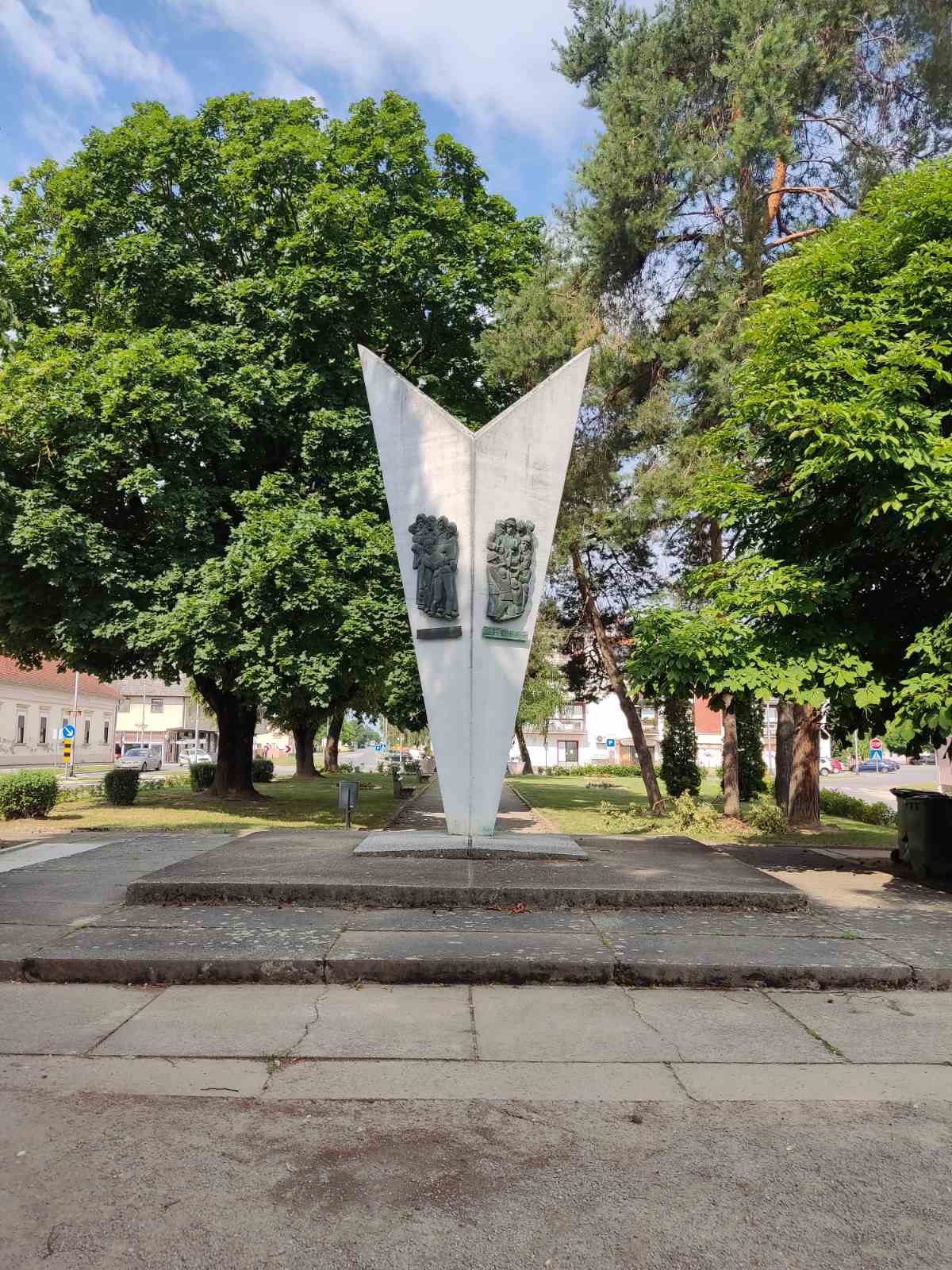 Fotografija: Grad Donji Miholjac - spomenik žrtvama antifašističke borbe